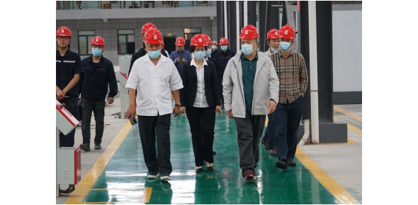 2022-5-10黃學工等省工信廳總工程師、一級巡視員市工信局姚曉麗局長等領(lǐng)導視察萬眾集團