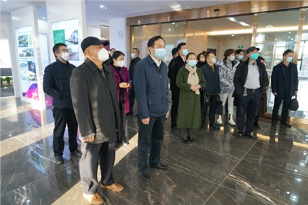 12月14日，張家界市政協(xié)黨組書記、主席歐陽斌一行來到張家界高新區(qū)萬眾實業(yè)集團有限公司，宣講黨的二十大精神
