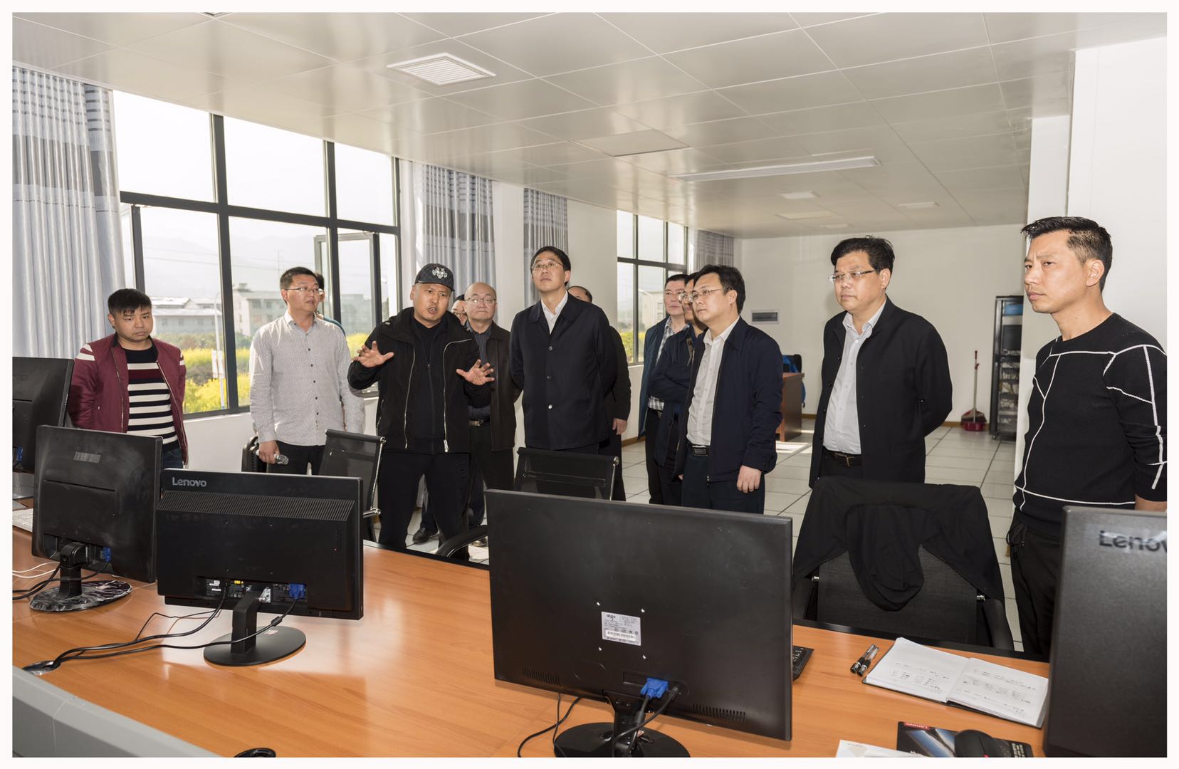 張家界市委、常委常務(wù)副市長羅智斌一行來我公司調(diào)研指導工作